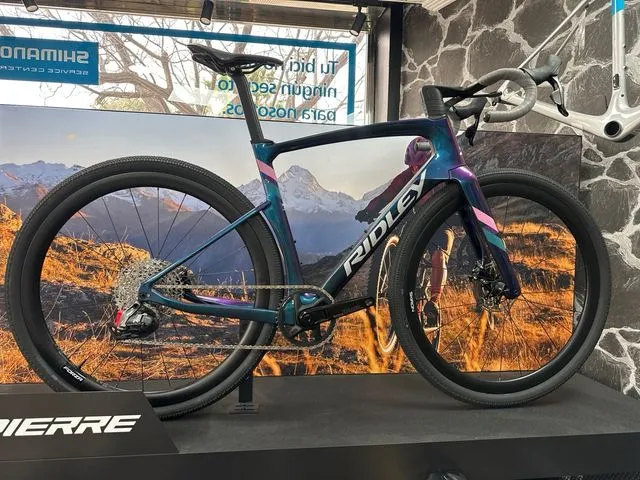 BICICLETA DE GRAVEL RIDLEY KANZO FAST 2025