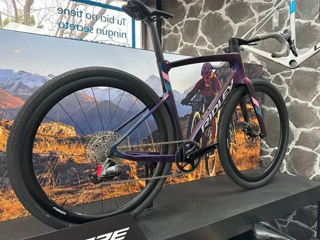BICICLETA DE GRAVEL RIDLEY KANZO FAST 2025