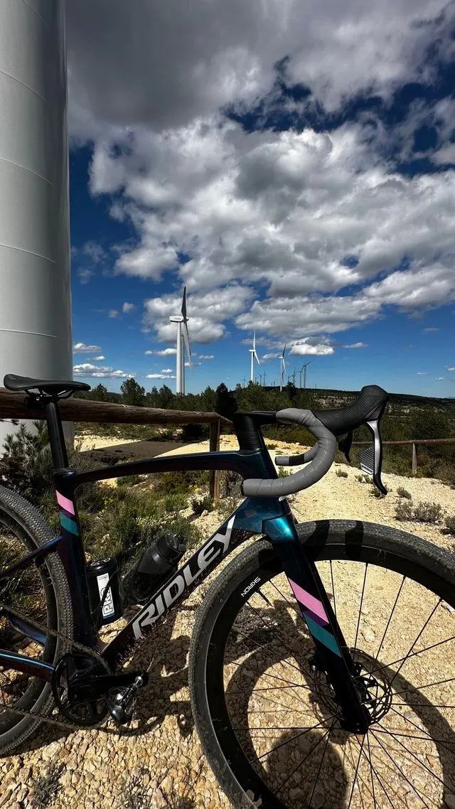 BICICLETA DE GRAVEL RIDLEY KANZO FAST 2025