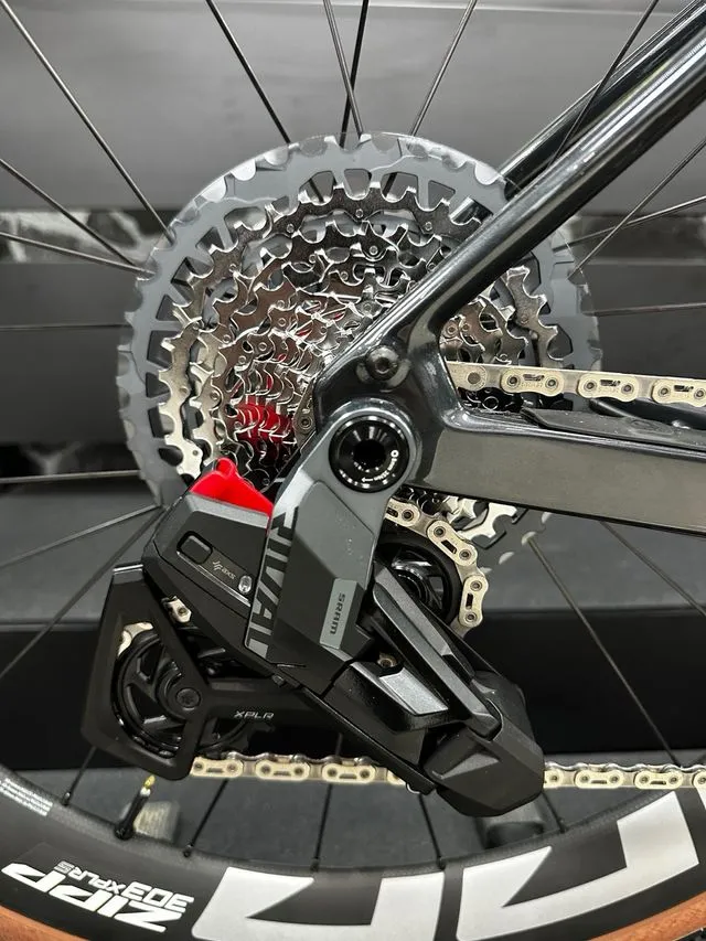 BICICLETA DE GRAVEL FOCUS ATLAS 8.9