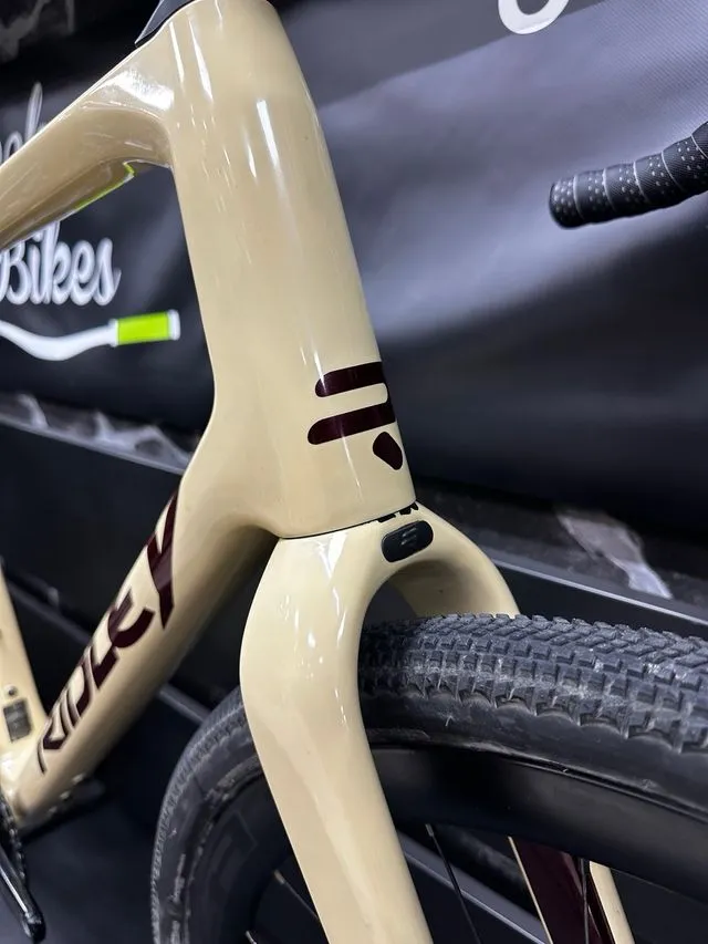 BICICLETA DE GRAVEL RIDLEY KANZO ADVENTURE