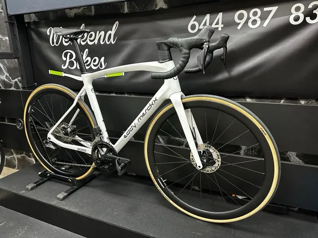 BICICLETA DE CARRETERA Eddy Merckx 525