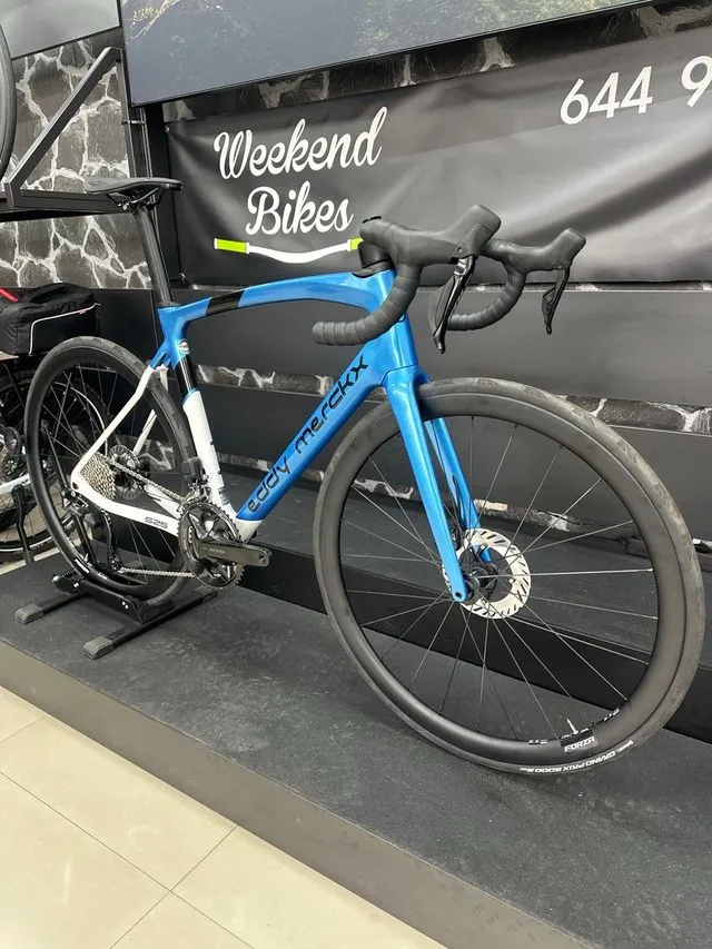 BICICLETA DE CARRETERA EDDY MERCKX 525