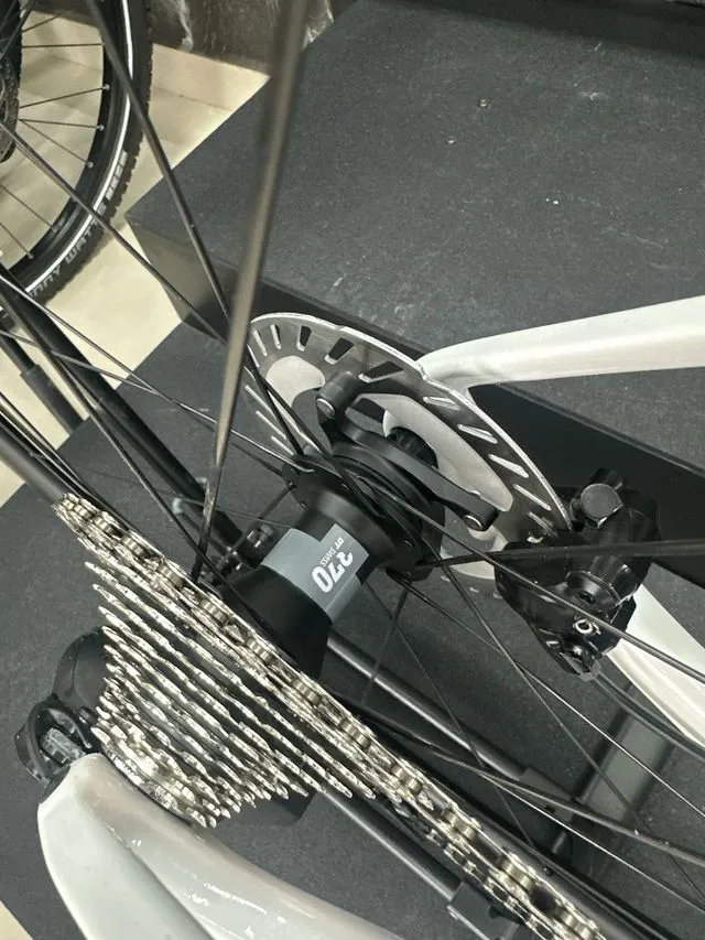 BICICLETA DE CARRETERA EDDY MERCKX 525